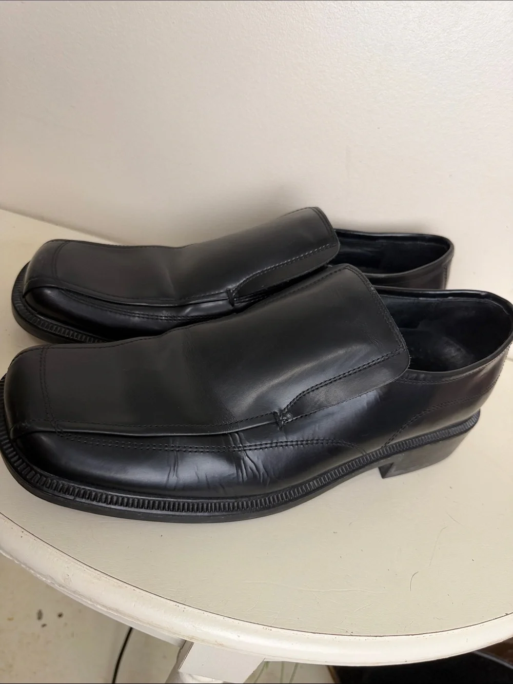 (2382) Bostonian Black Slip-On Leather Dress Loafers, Size: 11M